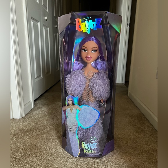 ⭐️ Brand New: Bratz x Kylie Jenner 24-Inch Large-Scale Fashion Doll - Picture 1 of 3